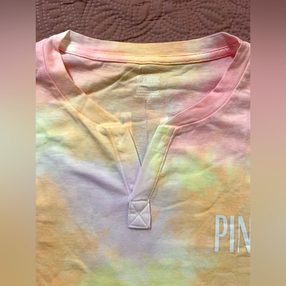 VS Pink 2 Piece NEW SET Tie Dye Campus Henley Palm Tree On Back & Freya Leggings - Picture 6 of 6